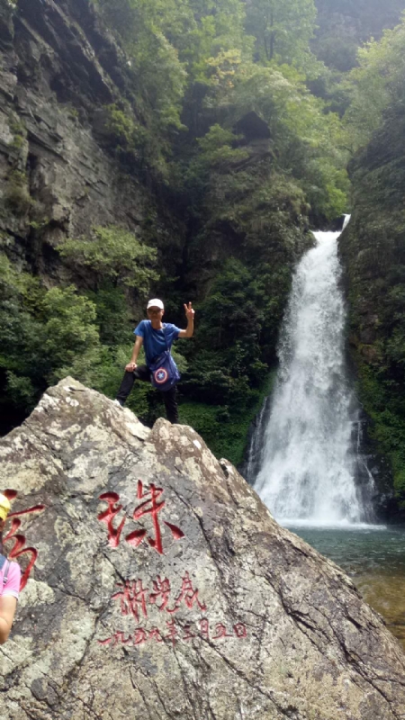 海岸岩崖的第一张照片--河池交友中心